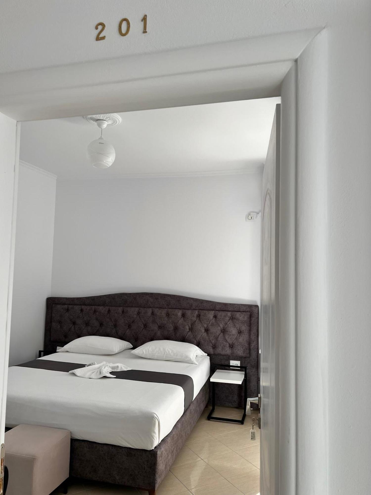 Gjoka Apartments, In Front Of Bougainville Bay Sarande Exterior photo