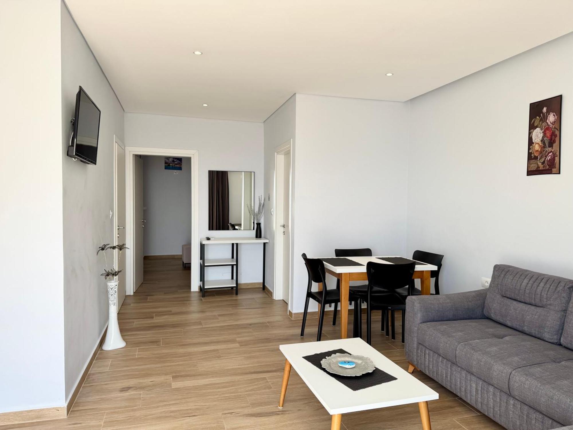 Gjoka Apartments, In Front Of Bougainville Bay Sarande Exterior photo